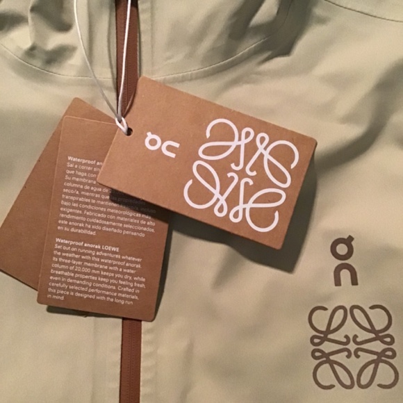 💎💎LUXURY LISTING: On Running / Loewe Waterproof Anorak🧥🧥 - Picture 7 of 12